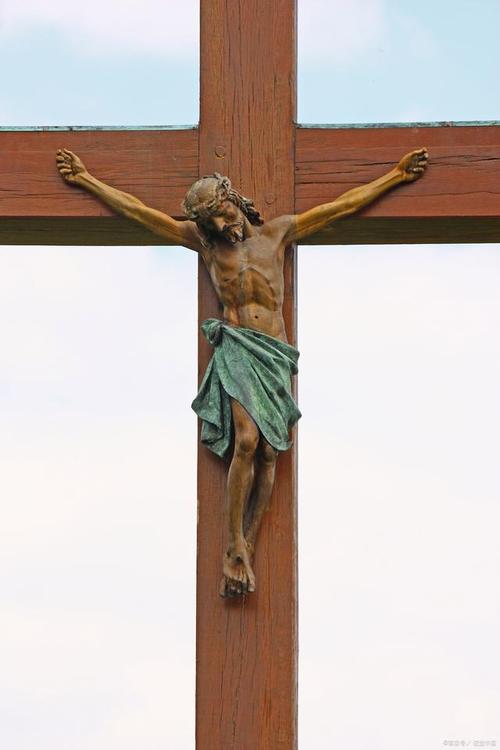 新约认为耶稣被钉十字架后在第三天复活.基督