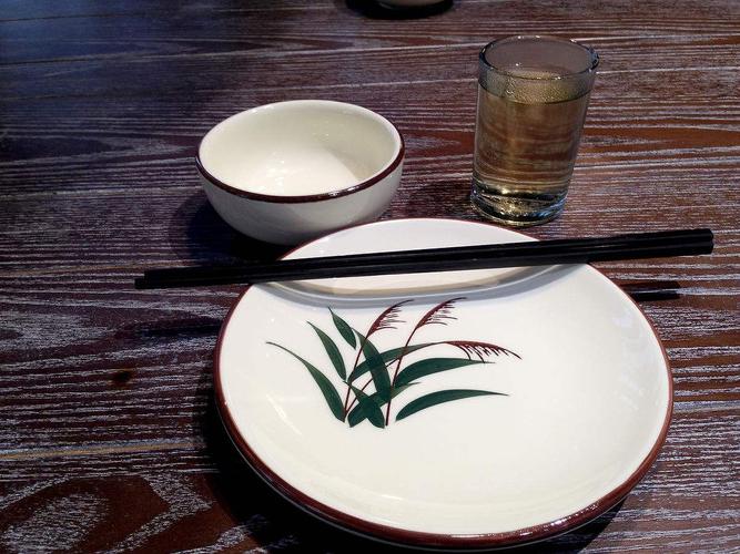 餐桌碗筷摆放风水禁忌 你家摆错了许多年
