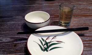 客厅可以放碗筷吗风水好吗 客厅里能放餐桌吗